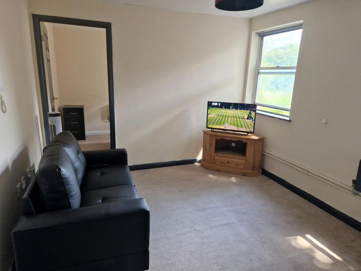 Maidstone Heights III - 1 Bedroom In Maidstone! Exterior foto